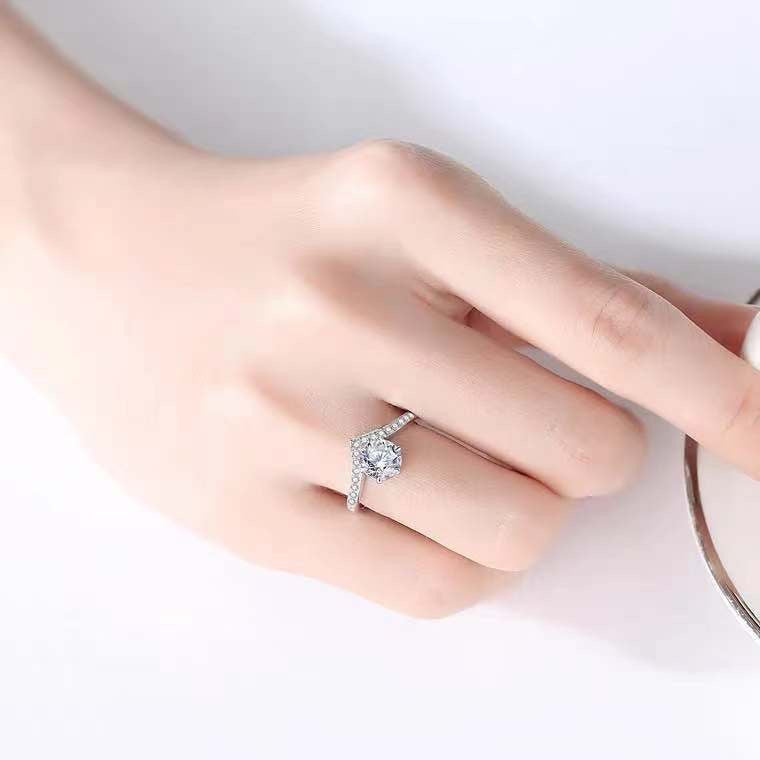MOISSANITE Diamond Female Ring D Color One Carat S925 Silver Crown Princess Ann Ring Ring One Piece CB2120230