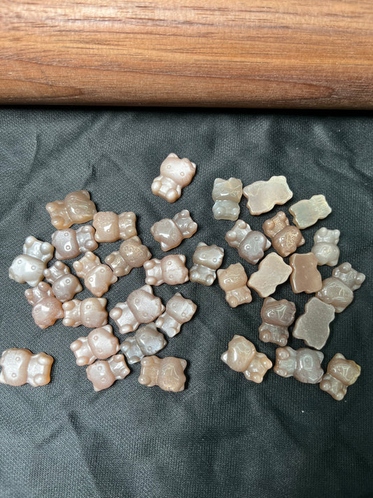 Tallado de piedra de luna de durazno